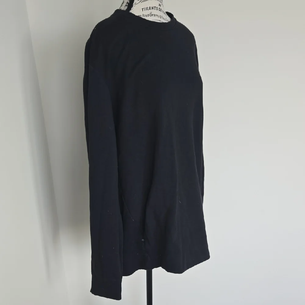 Old Navy Men's Black Long Sleeve Tee - Picture 2 of 5